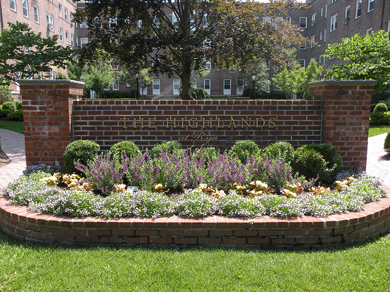 flower bed and highlands welcome sign